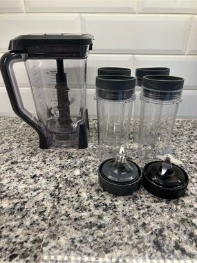 Ninja Blender Pitcher with 4 Travel Cups and 2 Blade Lids - Clear & Black